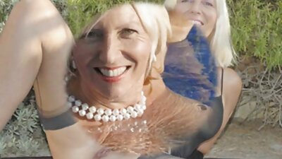 Красуня отримує задоволення в гарячому домашньому відео секс порно безкоштовно